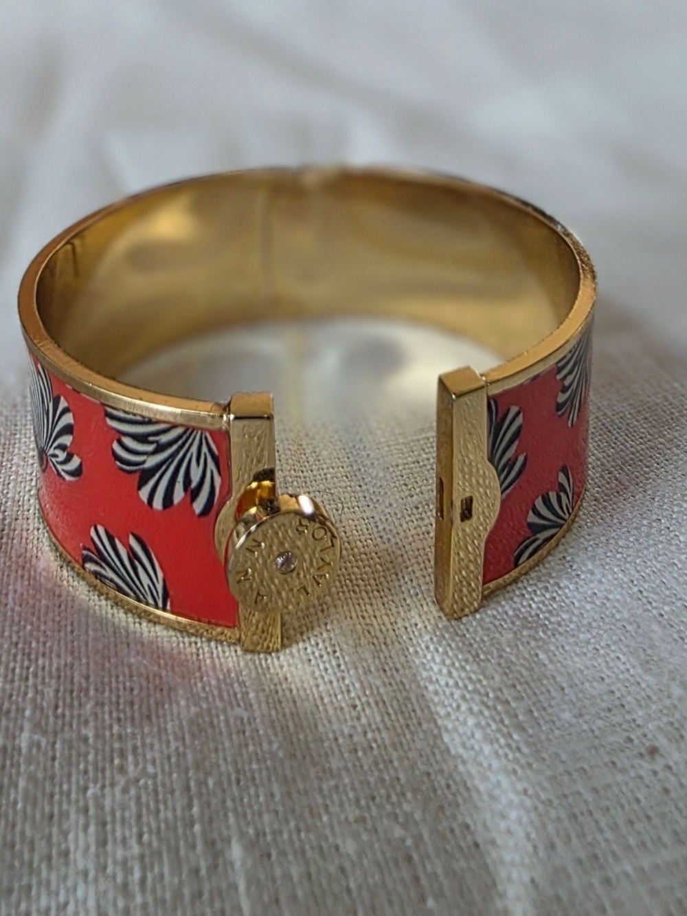 Enameled hinged bracelet - Picture 2 of 6